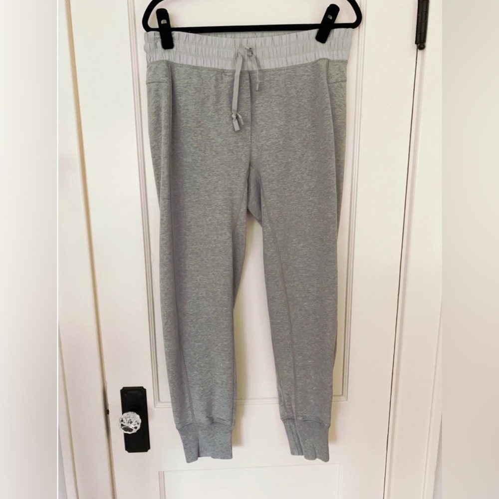 Lululemon Women’s (L) Lt. Grey Joggers
